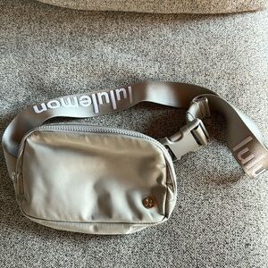 Lululemon Everywhere Belt Bag Grey